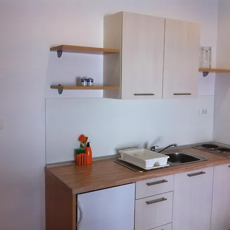 Apartment Mila Primosten