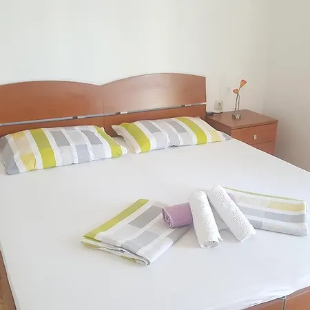 Apartment Mila Primosten
