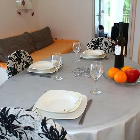 Apartment Mila Primosten