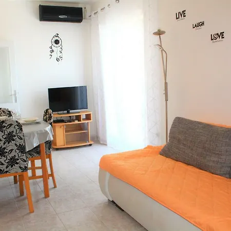 Apartment Mila Primosten